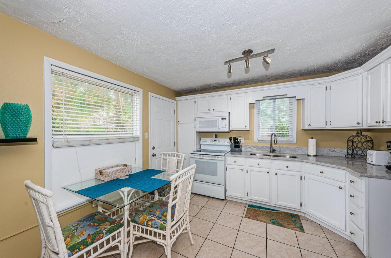 Sunset Beach Bungalow 1 St. Pete Beach Exterior photo