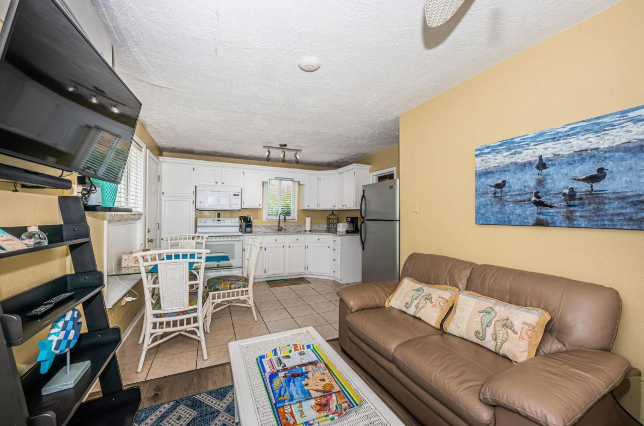 Sunset Beach Bungalow 1 St. Pete Beach Exterior photo