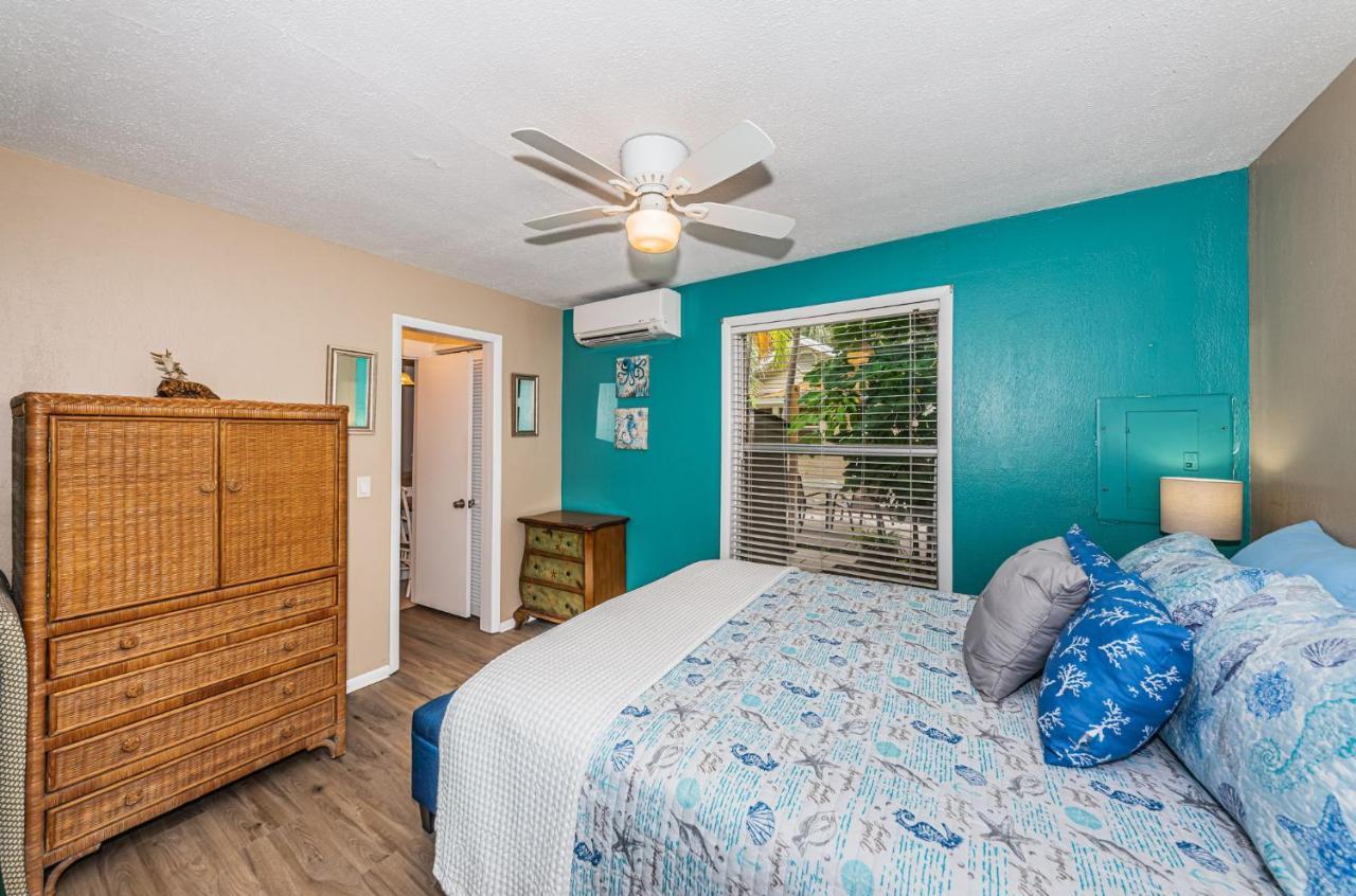 Sunset Beach Bungalow 1 St. Pete Beach Exterior photo